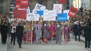 カール・ラガーフェルドが語る「シャネル」15年春夏 Chanel Collection springsummer 2015 in Paris [upl. by Tager]