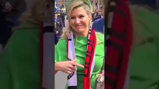 Maxima Claimt Feyenoord Sjaal  Koningsdag 2023  Rotterdam [upl. by Ahtibbat]