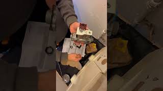 How to replace a gas valve Worcester Bosch 30si gc 4731185 [upl. by Lizzy772]