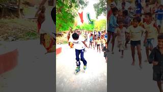 पूरा गाँव ही आ गया 😳😳 sketing dekhne 😱 shortvideo newskating viralvideo skatingboy skater [upl. by Aiciled]