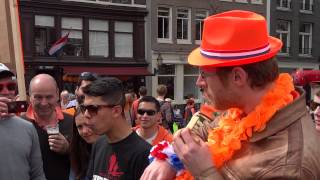 Koningsdag 2014 Amsterdam Eet 4 koekjes in 1 minuut [upl. by Adnac138]