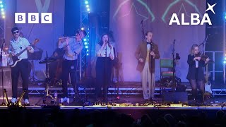 Valtos  Faili  Cuirm aig Celtic Connections  Valtos amp Caraidean  BBC ALBA [upl. by Aromat707]