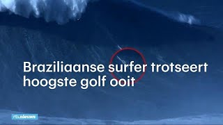 Bizarre beelden Braziliaanse surfer trotseert hoogste golf ooit  RTL NIEUWS [upl. by Uile]