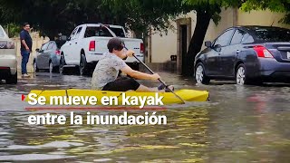 ENTRE LA INUNDACIÓN  Joven de 17 años se vuelve viral al usar un kayak para moverse en Torreón [upl. by Cassandry]