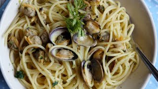 Recette  Spaghetti aux palourdes [upl. by Nyleek]