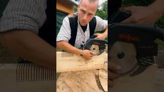 Howto Hölzer ausklinken mit der Handkreissäge Shorts zimmerman woodworking woodwork fyp [upl. by Bacchus]