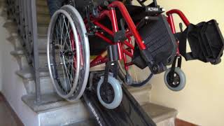 Come funziona il montascale mobile a cingoli per disabili e anziani [upl. by Accebber154]