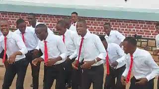 Enendeni msiogope kwaya Mt Thomasio wa Akwino live performance [upl. by Aisereht375]