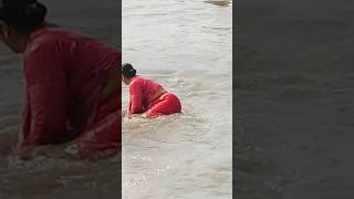 আহা এটা কি হলোsea beach swimming videoshortsfeed shorts viralshorts [upl. by Yltneb15]