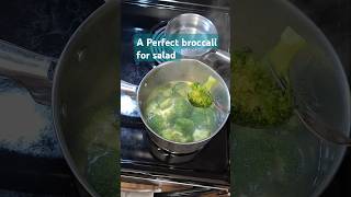 A PERFECT BROCCOLI FOR SALADyoutubeshorts broccoli salad viralshorts broccoli boil method 😋 [upl. by Faxan]