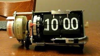 How Does a Flip Clock Work  A Look At The Flip Clock Mechanism [upl. by Dunstan]