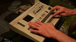 Roland TR707  easy programming of nice house pattern [upl. by Herschel]