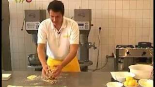 Zimtsterne backen mit Dominic Padeffke von der BäckereiKonditorei Padeffke aus Mössingen [upl. by Aitnohs354]