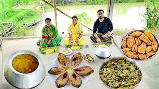 বর্ষার দিনে সব্জী দিয়ে খিচুড়িইলিশমাছ ভাজা কুমড়ো ফুলের বড়া আর পুঁইশাকের ঘন্ট জমিয়ে খাওয়া [upl. by Eijneb527]