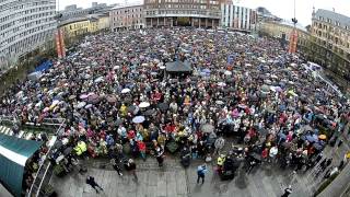 Barn av regnbuen Youngstorget 26april [upl. by Rahs]