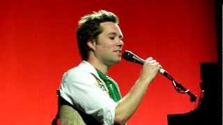 Rufus Wainwright chante quotA la claire fontainequot [upl. by Oiciruam]