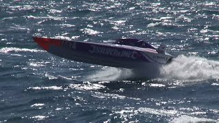 Powerboats blast from the startline Cowes Torquay Cowes Race 2011 [upl. by Eetak3]