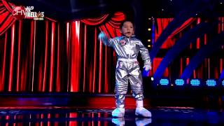 El pequeño humorista Joaquín Aguilar llegó vestido de astronauta  SUPERESTRELLAS [upl. by Hsiwhem]