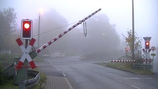 Spoorwegovergang Fröndenberg D  Railroad crossing  Bahnübergang [upl. by Aysan]