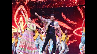 Hania Amir amp Farhan Saeed Dance Performance at 8th Hum Awards Toronto [upl. by Robyn573]