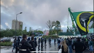 Receção dos adeptos ao autocarro da equipa do Sporting CP no jogo contra a BSAD [upl. by Aehtna]