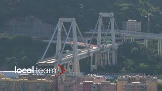 Crollo ponte Genova un camion ancora fermo su porzione pericolante [upl. by Senaj]