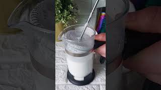 How to froth milk with french press for Latte Art 💕طريقة عمل فوم الحليب بالفرينش بريس [upl. by Astraea]