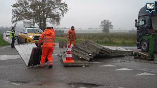 Vrachtwagen verliest betonplaten na botsing op Maaseikerweg [upl. by Lehcin928]