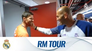 😃✨ Xabi Alonso came to say hello during our final session of our Tour [upl. by Rawna]