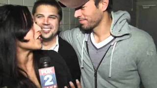 Video of Enrique backstage with fan  Enrique Iglesiasflv [upl. by Alasteir]