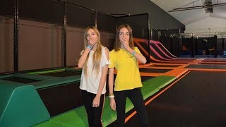 ENFERMÉES TOUTE UNE NUIT DANS UN TRAMPOLINE PARK  😱 COURTMÉTRAGE [upl. by Ardnauqal]