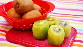 How To Peel A Kiwi With a Spoon Easy Cut and Peel Diane KometaDishin With Di Video 73 [upl. by Rumpf]