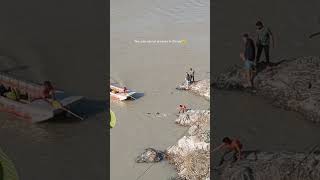 Two guys almost drowned in Ganga in Rishikesh 😮 rishikesh drowning river ganga rafting foryou [upl. by Auqenaj101]