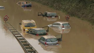 Inondations en Allemagne le colossal travail de déblaiement débute à Erftstadt  AFP [upl. by Atsilac]