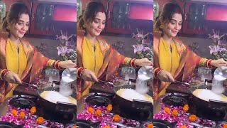 Arti Singhs first look cooking Kheer Halwa for her Pehli Rasoi at Sasural for Dipak After Wedding [upl. by Ha]