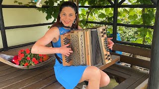 Claudia Hinker spielt den ZILLERTALER HOCHZEITSMARSCH auf ihrer Steirischen Harmonika [upl. by Atsylac]