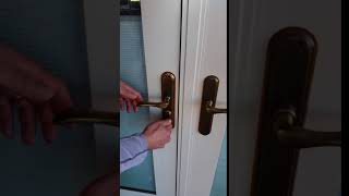 Locking the multipoint door lock [upl. by Manbahs]