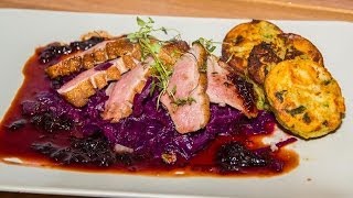 Tatort Küche  Entenbrust mit Rotkohl und Serviettenknödel [upl. by Eneleahcim]