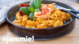 Pasta met gambas en tomatentapenade Recept  njammie [upl. by Bushey]