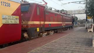 Wap4😍09463Palanpur Salarpur Ayodhya Ashtha Special Mail Express Trainइटावा जंक्शन से रवाना होती हुईं [upl. by Ilario]