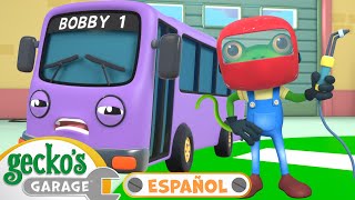 Gecko ayuda a Bobby 🚌💜🐸 Garaje de Gecko  Carros para niños  Vídeos educativos [upl. by Nickie]