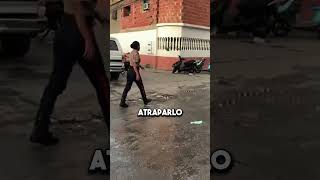 Fue un error que mojaran a la policía con agua😂 [upl. by Atinnod]