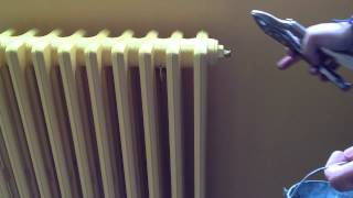 Purger un radiateur  conseil maison [upl. by Akirahc]