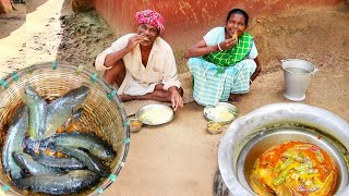 santali grandma fishingampcooking CLIMBING PERCH fish curry in steamed rice  rural village India [upl. by Suzie]