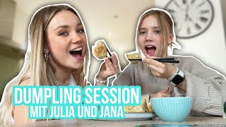 Julia und Jana machen Dumplings und versuchen dabei nicht zu sterben [upl. by Adnanref757]