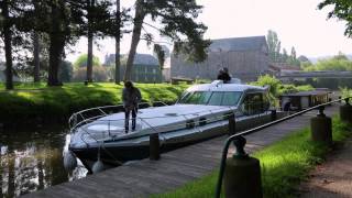 Croisière fluviale en Bretagne  Arrivée à Josselin  Nicols location de Bateau sans permis [upl. by Effy]