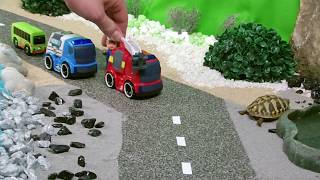 CARS VS TURTLE Spielzeugautos Turtle on Tour Baby Turtle Kinderfilm Polizeimeister Tom KiDo [upl. by Theone]