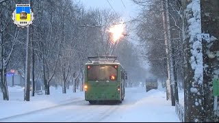 Черкаський тролейбус Пробило секційний ізолятор Богдан Т70117 №379 16012016 [upl. by Frodeen]