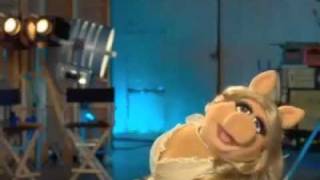 Miss Piggy  The Muppets  quotMahna Mahnaquot [upl. by Tamis]