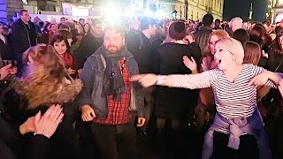 EDINBURGH HOGMANAY CEILIDH STREET PARTY  Blogmanay 201617 [upl. by Ainafetse565]